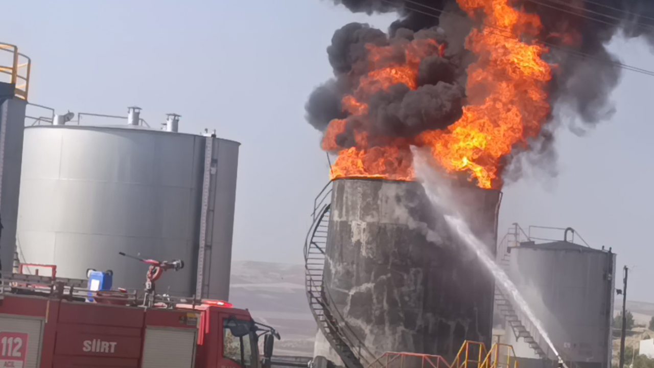 Kurtalan’da petrol depolama sahasında yangın: 2 işçi yaralandı