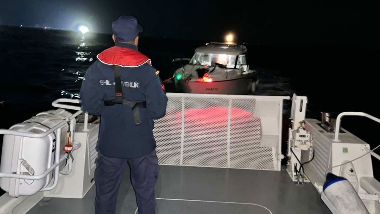Aydın'da sürüklenen teknedeki 3 kişi kurtarıldı