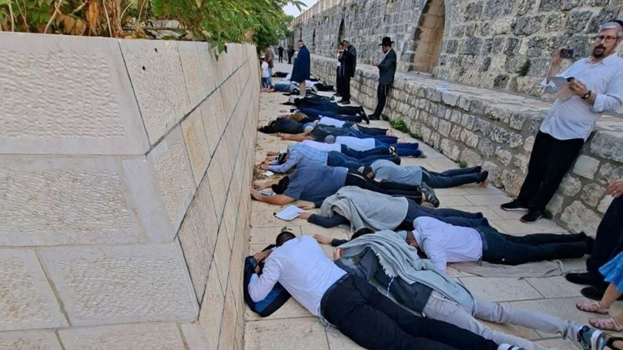 Siyonist Yahudiler Mescid-i Aksa'ya baskın düzenledi