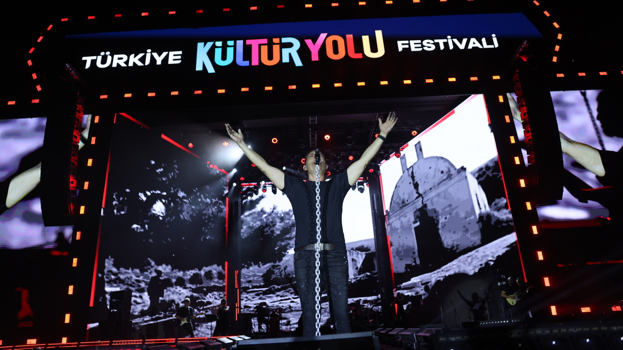 Kıraç Malatya’da Festival Sahnesinde Sevenleriyle Buluştu