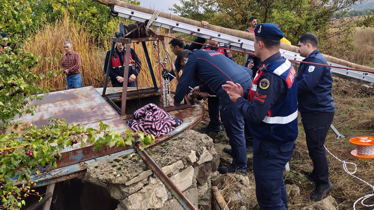 Yaklaşık 30 metrelik kuyuya düşen kız kurtarıldı