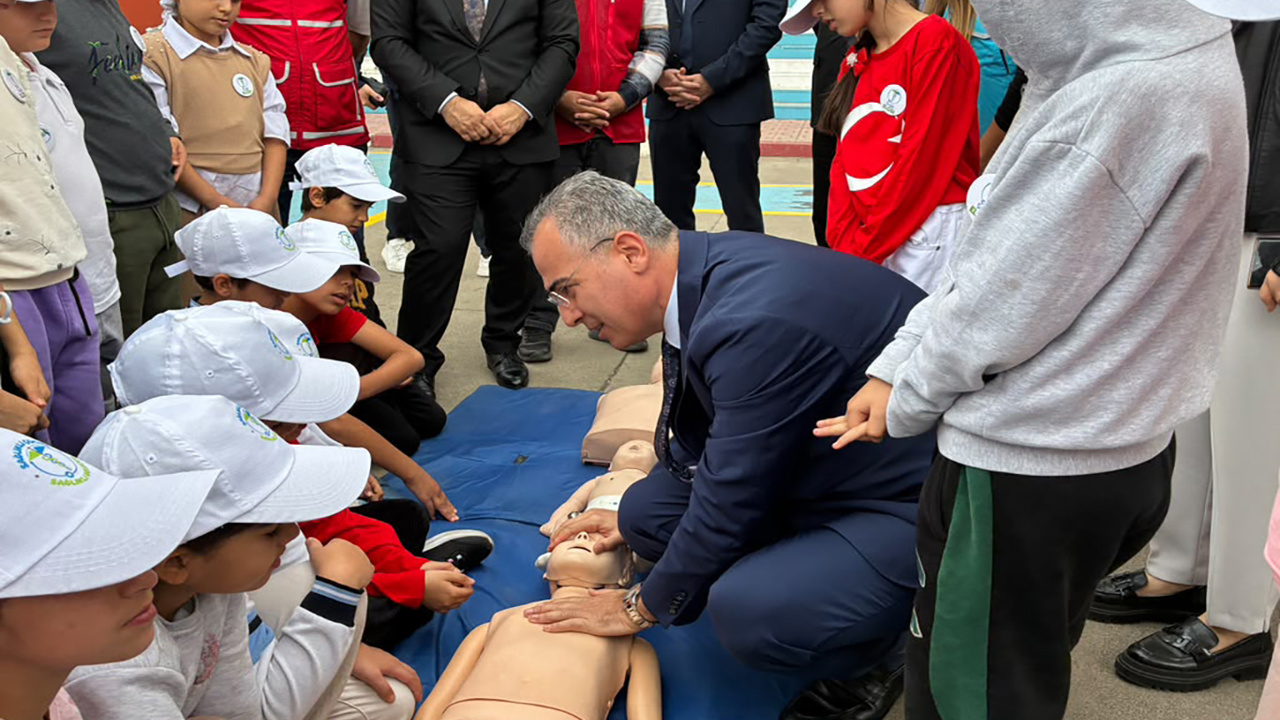 Diyarbakır’da öğrenciler sağlık konularında bilgilendirildi