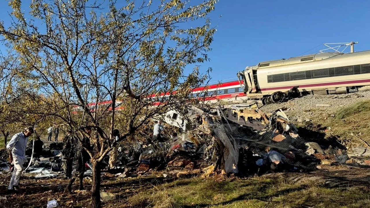 İspanya'daki tren kazasında ölü sayısı 64'e yükseldi.