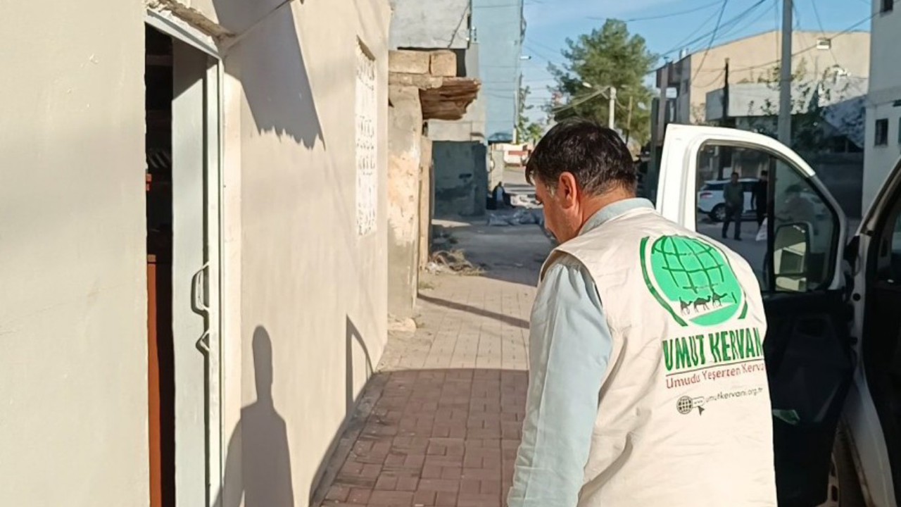 Umut Kervanı'ndan Kızıltepe’de onlarca aileye gıda yardımı