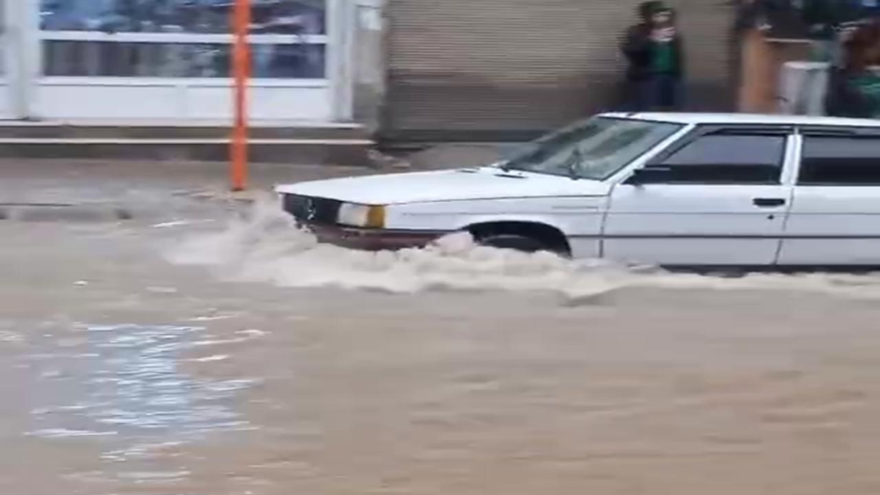 Gaziantep’te sağanak yağış günlük yaşamı zorlaştırdı