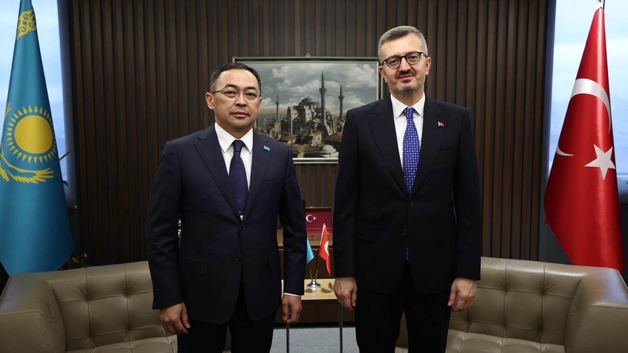 Türkiye ile Kazakistan arasında medya ve iletişim iş birliği görüşüldü