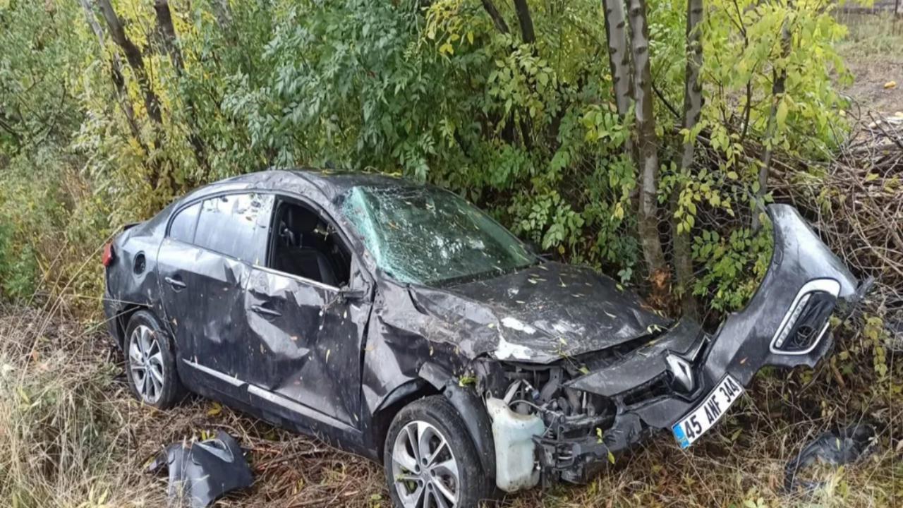 Bingöl’de kontrolden çıkan otomobil şarampole devrildi: 2 yaralı