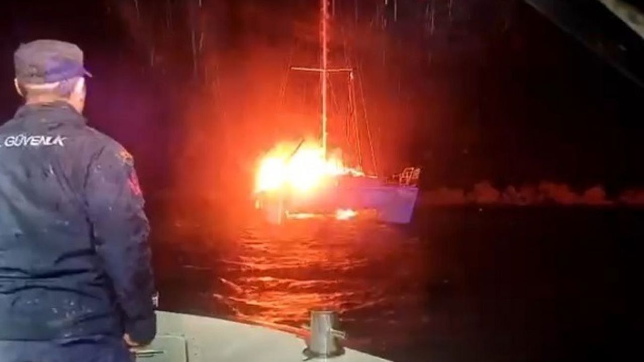 Antalya'da teknede çıkan yangında mahsur kalan kişi kurtarıldı