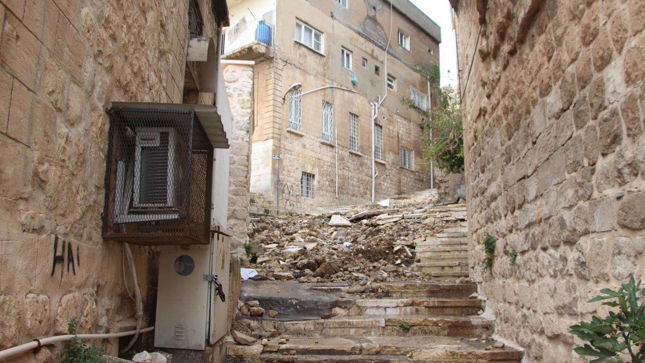Mahalle sakinlerinden yarım kalan alt yapı çalışmasına tepki