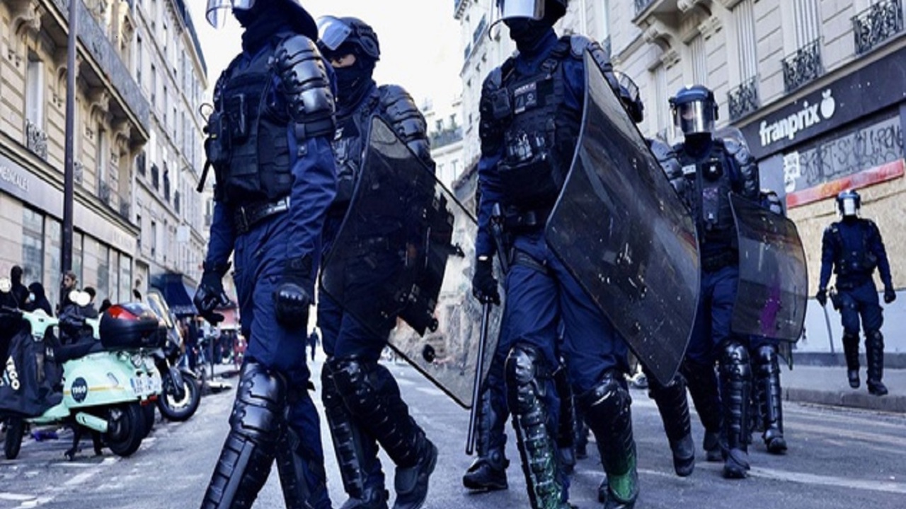 Paris'te 2 Kasım'a kadar sokağa çıkma kısıtlaması uygulanacak