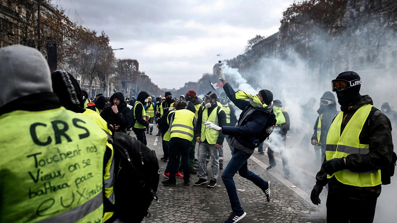 Fransa'da Sarı Yelekliler sokağa çıkıyor: Paris'te sokağa çıkma yasağı