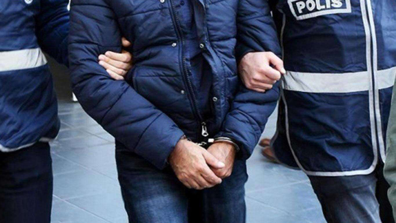İstanbul Kadıköy'de uyuşturucu operasyonu: 2 gözaltı