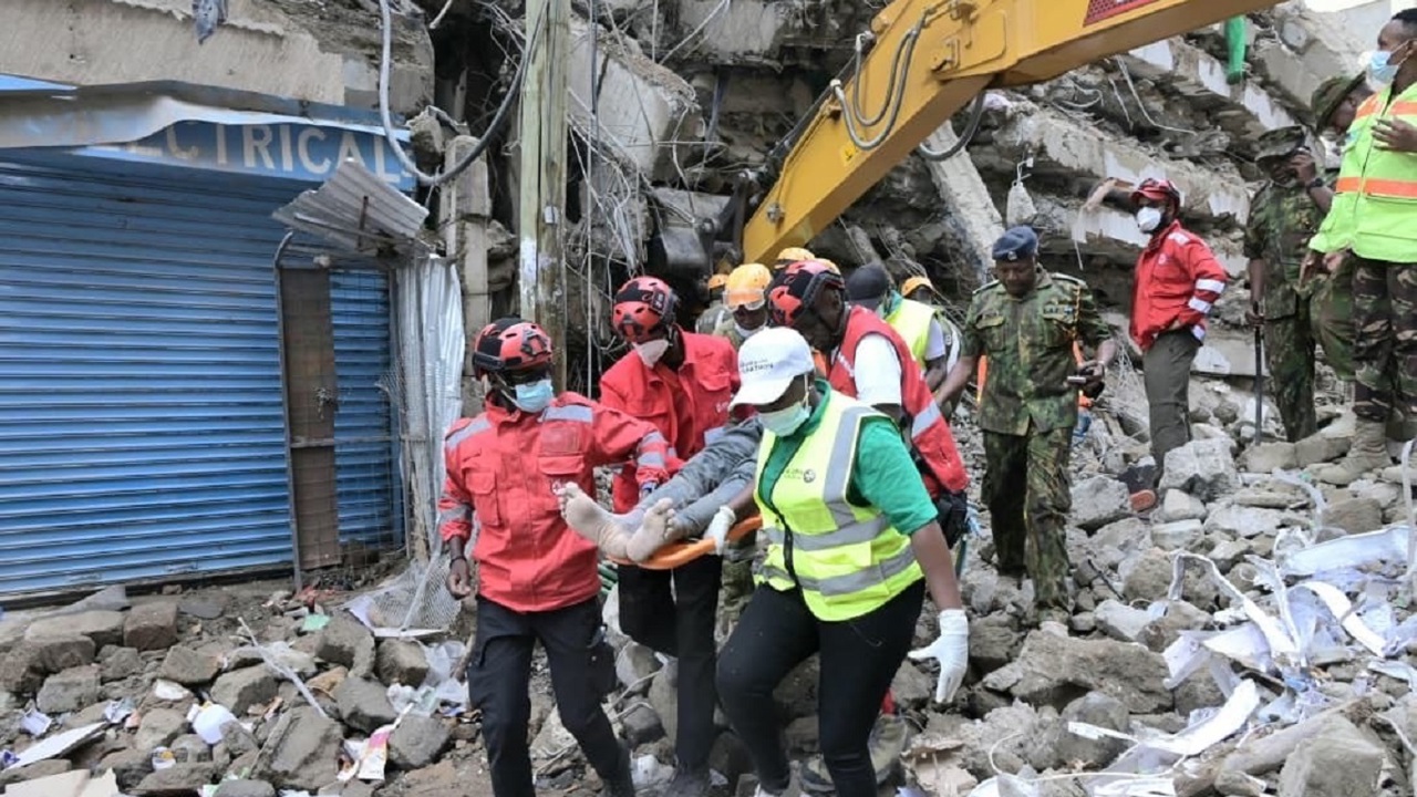 Kenya'da çöken binanın enkazından bir hafta sonra ilk cansız beden çıkarıldı