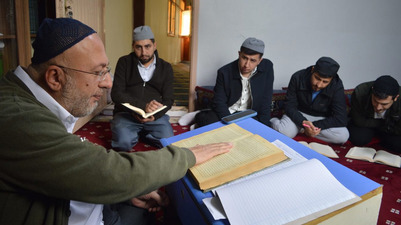 "İsraf eden Allah’ın sevgisini kaybeder, savurganlık şeytanların dostluğudur"