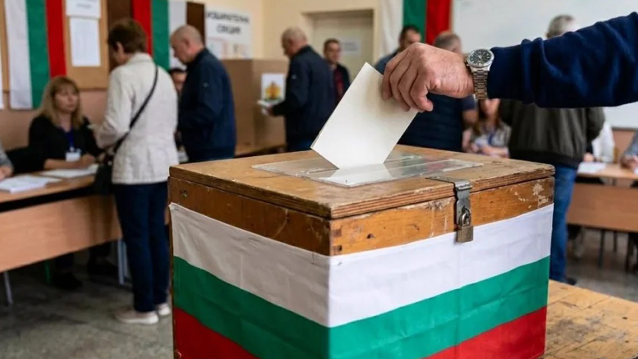Bulgaristan'da cumhurbaşkanı seçiminin ikinci turu yarın yapılacak
