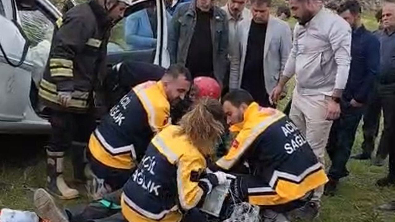 Şanlıurfa'da otomobil şarampole yuvarlandı, 3 yaralı