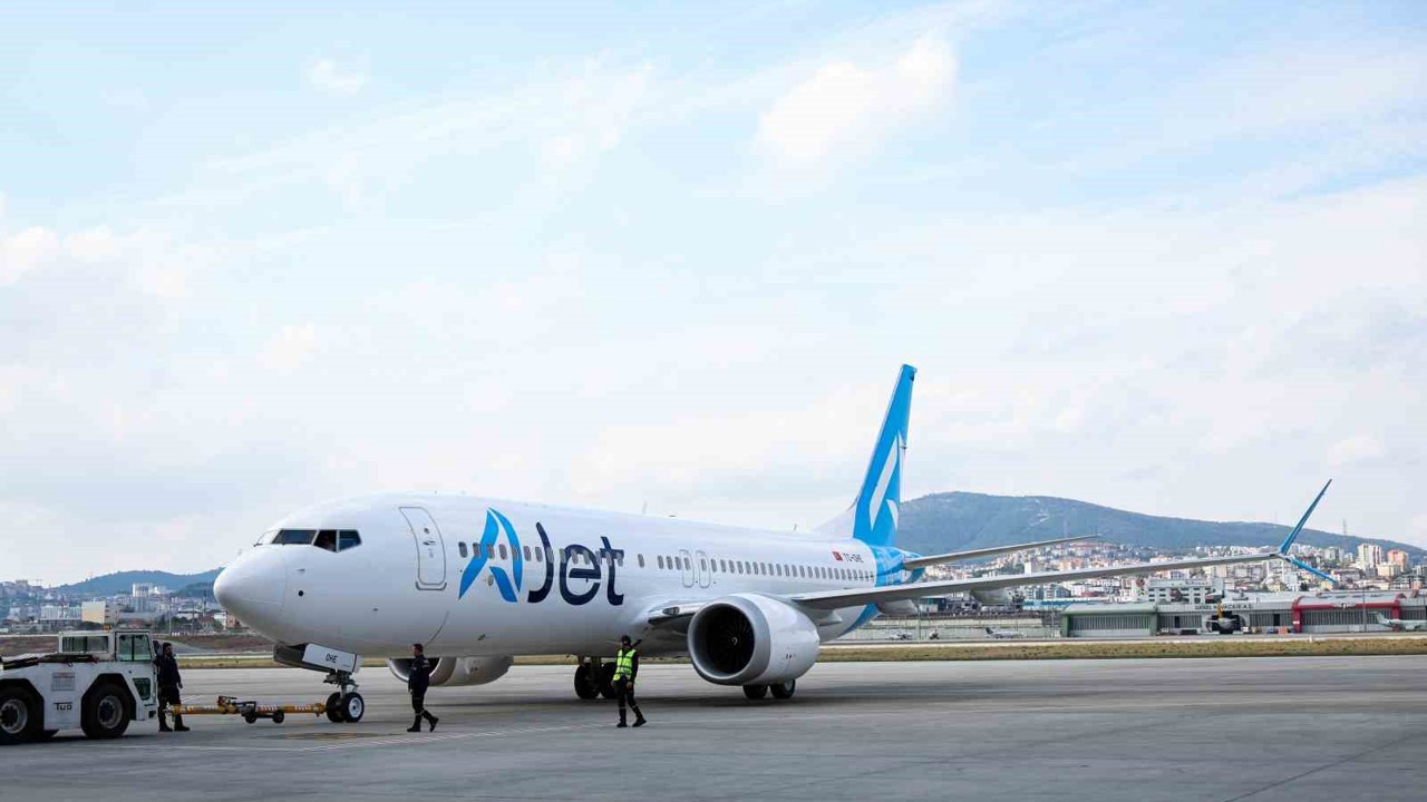 AJet’in fabrika çıkışlı 5. uçağı İstanbul Sabiha Gökçen’e indi
