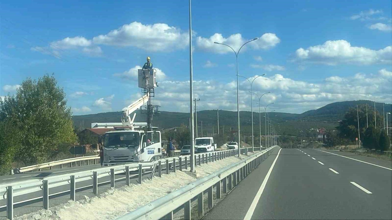 Tavşanlı çevre yolunda aydınlatma çalışmaları sürüyor

