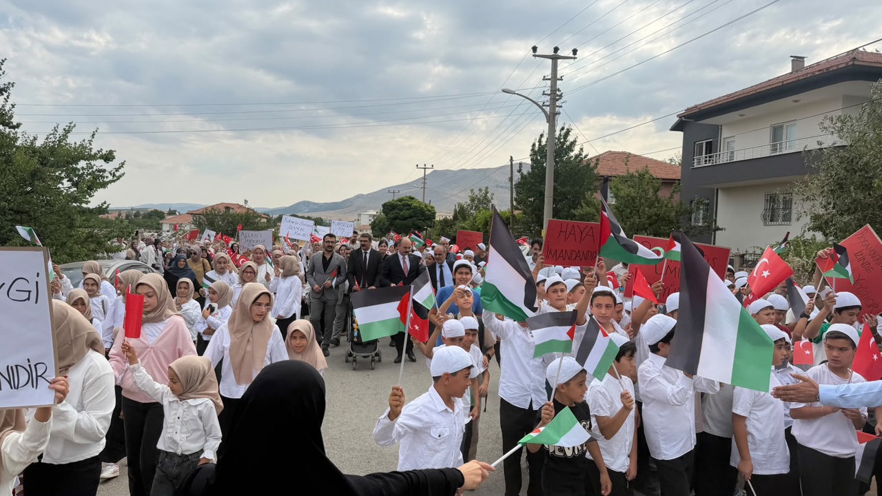 Doğanşehir’de Yaz Kur’an Kursları Görkemli Programla Sona Erdi