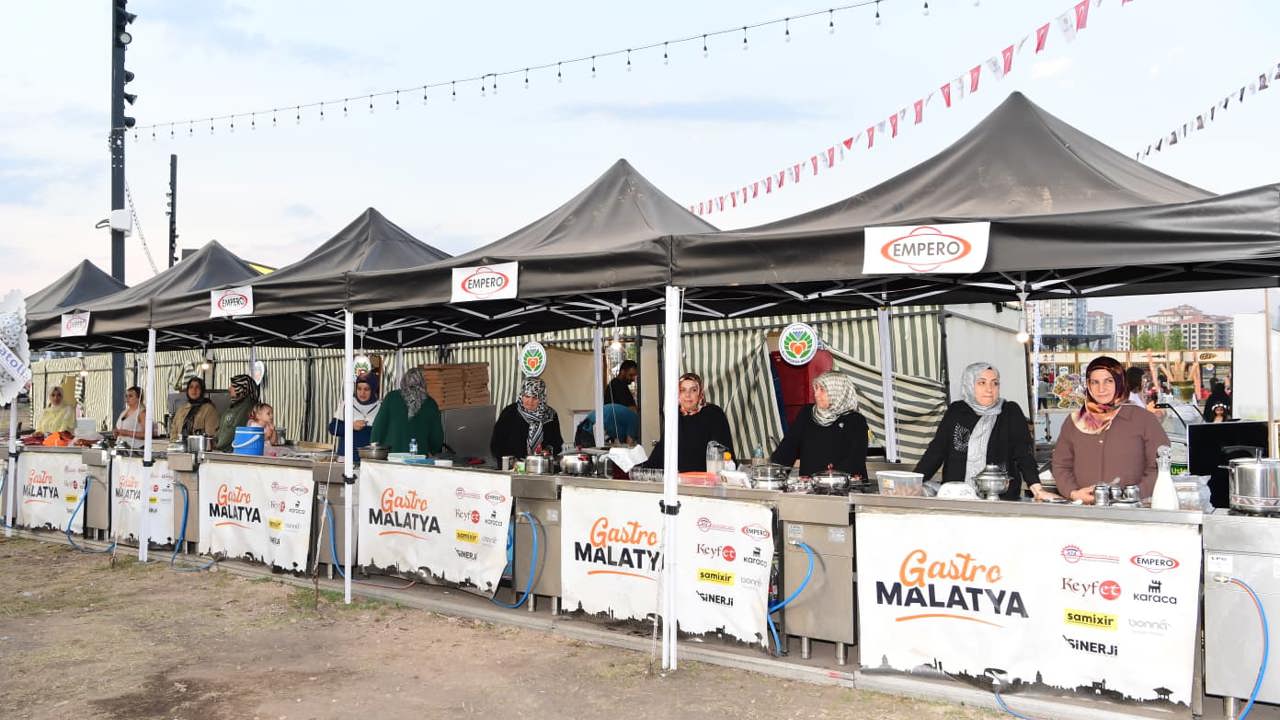 Malatya’da Ev Hanımları Yöresel Yemek Yarışmasında Maharetlerini Sergiledi