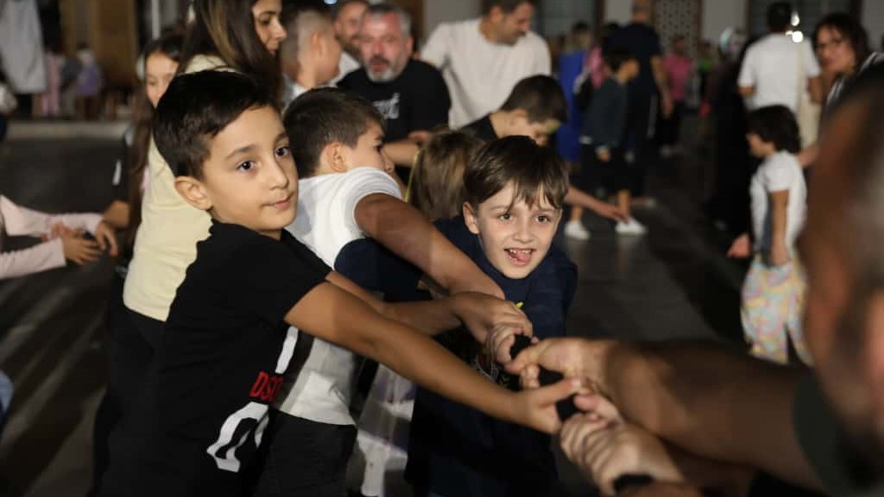 Yunusemre Belediyesinden çocuklara özel şenlik
