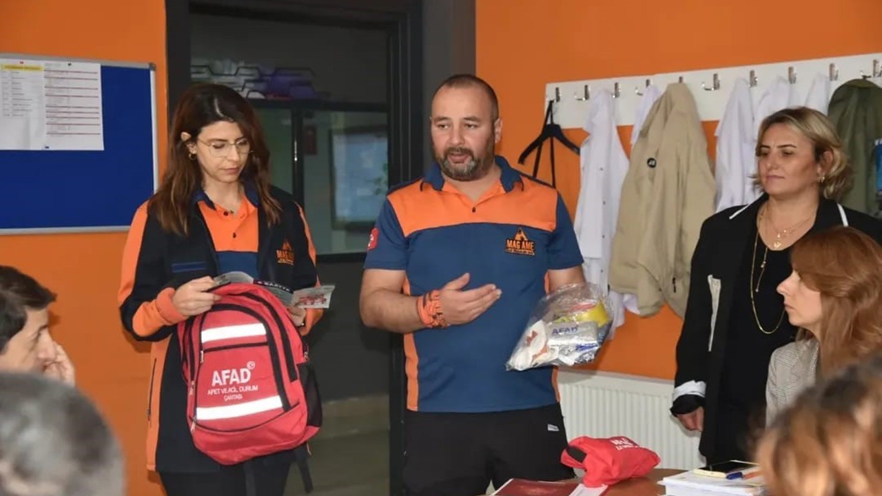 Atakumlu öğrencilere afet bilinci eğitimi
