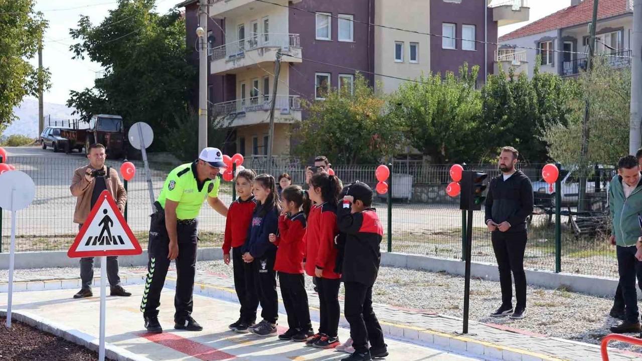 Bekilli’de çocuklar için Türkiye’ye örnek bir trafik eğitim parkı açıldı
