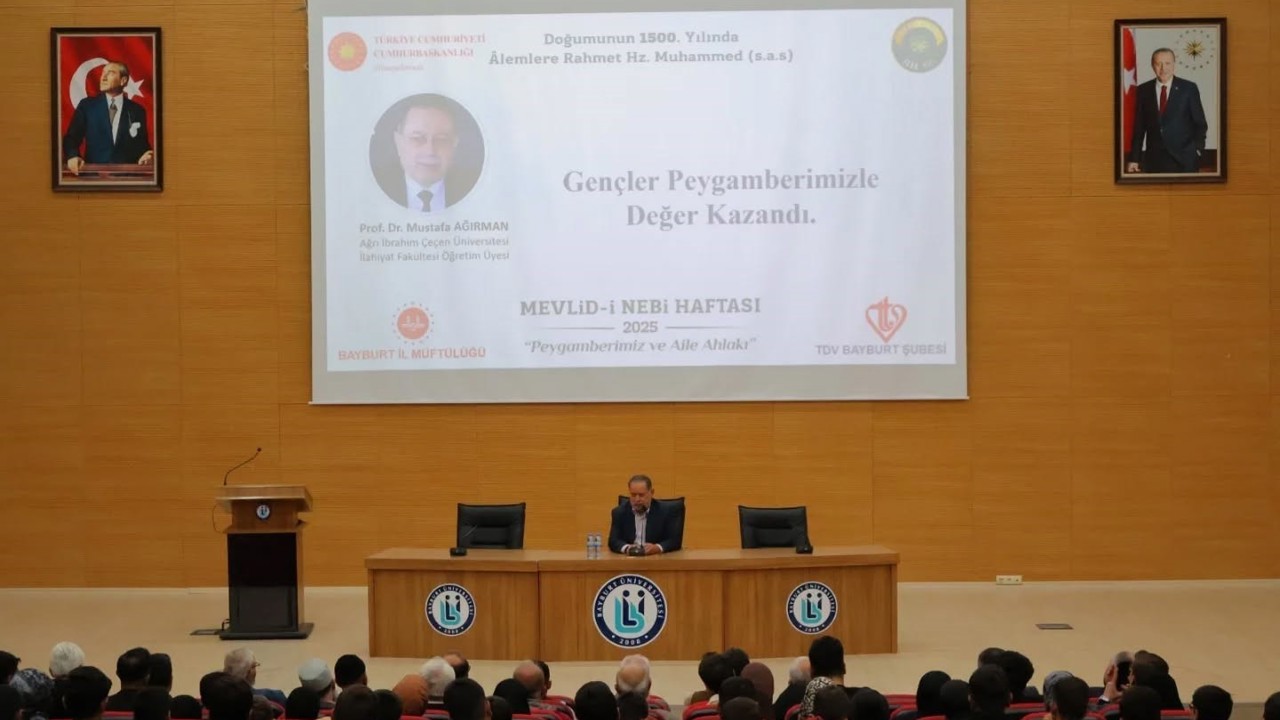 Bayburt’ta ’Gençler Peygamberimizle Değer Kazandı’ konulu konferans düzenledi
