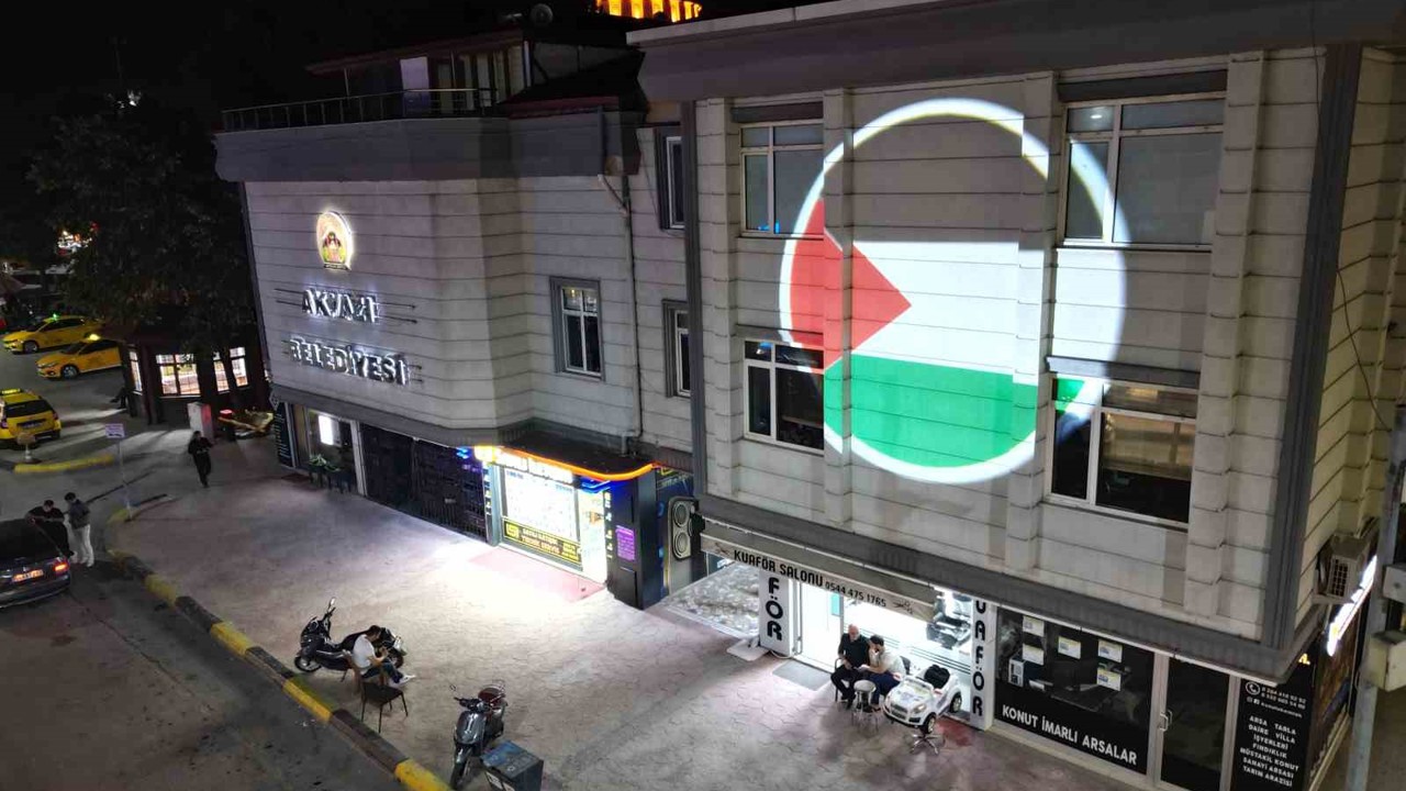 Filistin için birlik mesajı: Belediye ve araçları bayraklarla donatıldı
