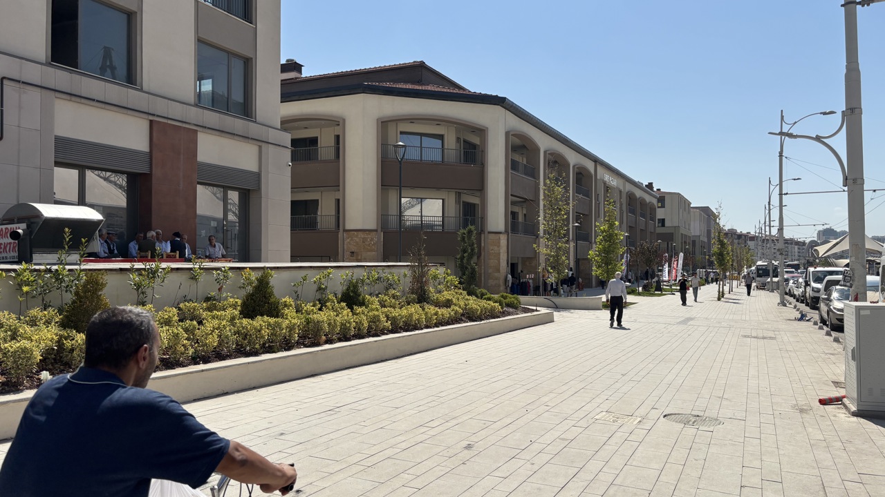 Konteynerler Kalktı, Çarşı Yeniden Hareketlendi