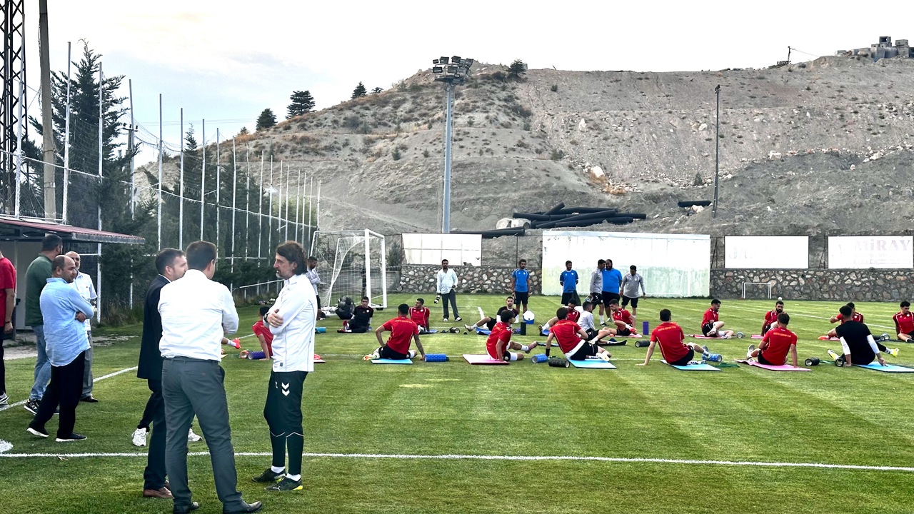 Yeşilyurtspor Kulüp Başkanı Ayhan: “Güçlü ve Sürdürülebilir Bir Takım Kuruyoruz”