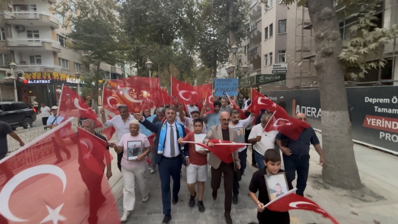 İYİ Parti'den Bayrak Yürüyüşü: “İhanetin Zaman Aşımı Yoktur”