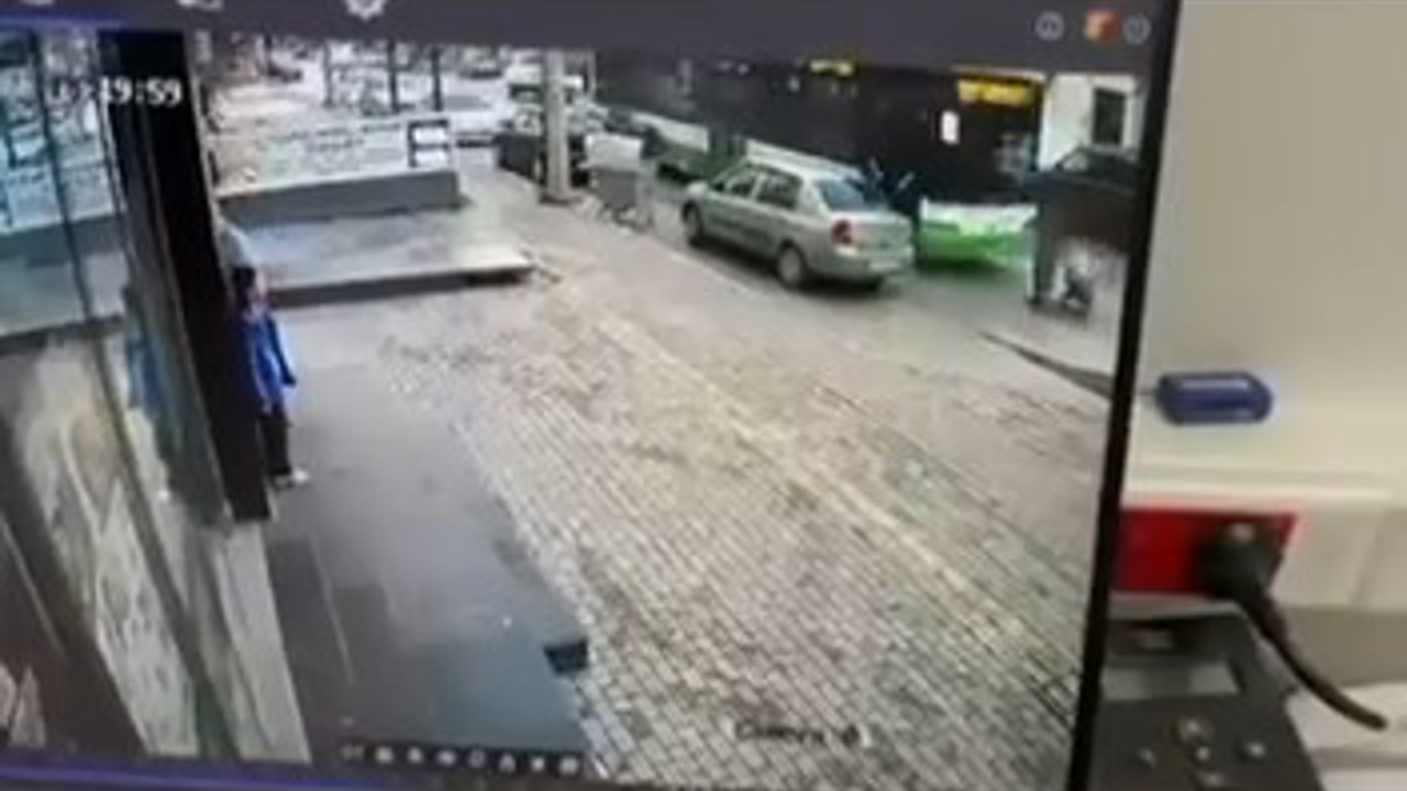 Bursa’da otobüs ve kamyonetin altında kaldılar
