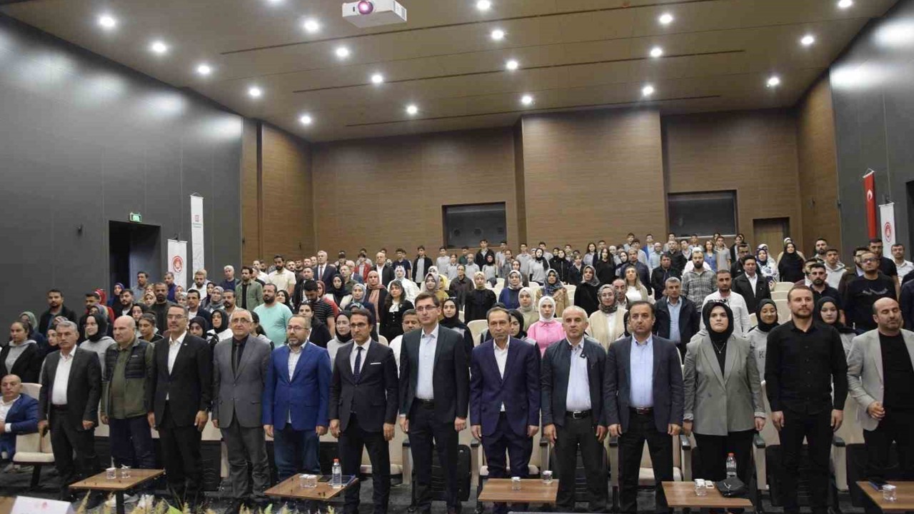 Muş’ta aile bağlarını güçlendiren değerler anlatıldı
