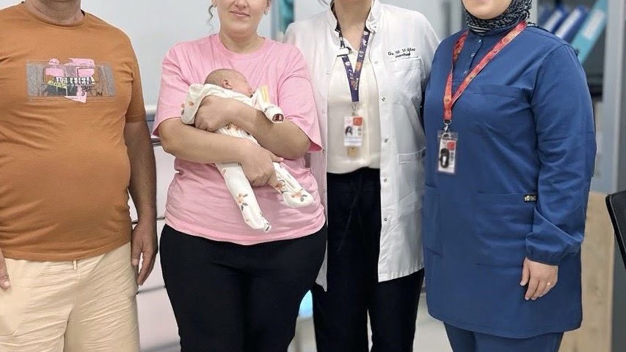 Riskli gebeliği bulunan anne sağlıklı şekilde bebeğini dünyaya getirdi
