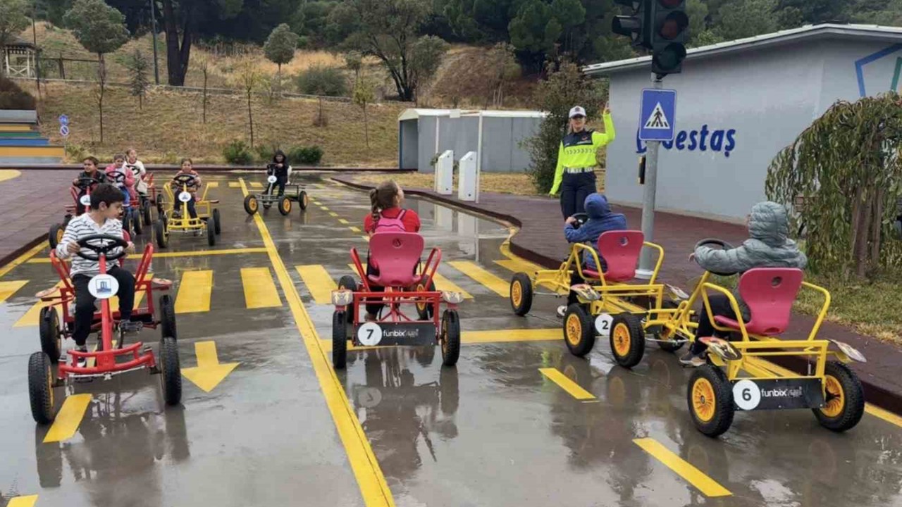 Jandarmadan miniklere trafik eğitimi
