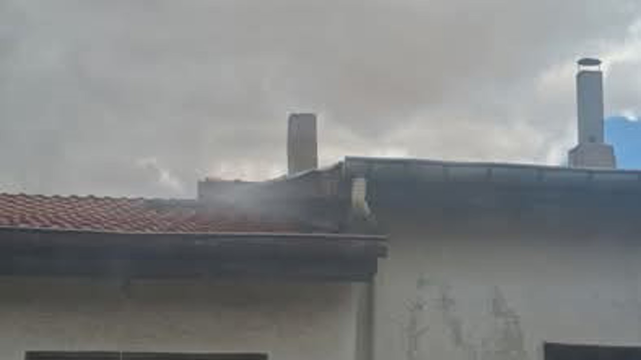 Beypazarı’nda dükkan çatısında çıkan yangın söndürüldü
