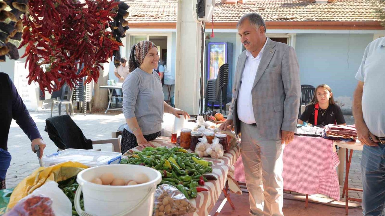 Beyağaç’ın yöresel ürünleri bağbozumu şenliğinde tanıtıldı
