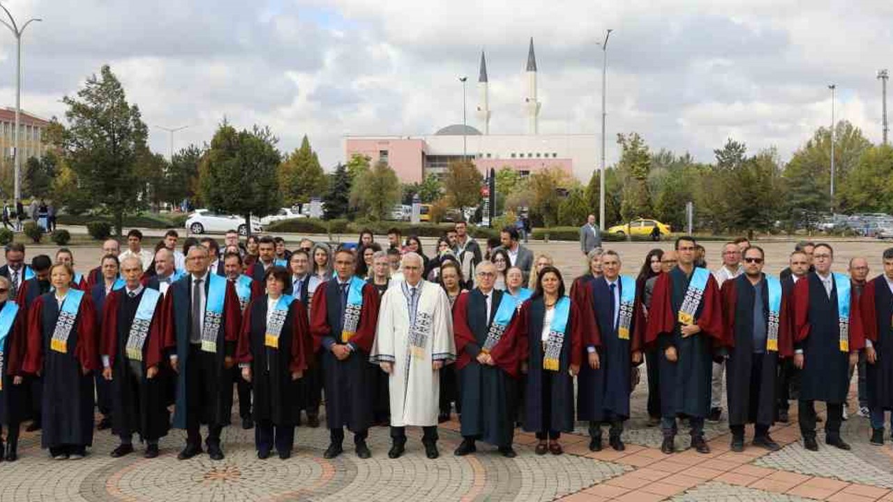 ESOGÜ’de 2025-2026 akademik yılı törenle açıldı: İlk dersin konusu ’Filistin’ oldu
