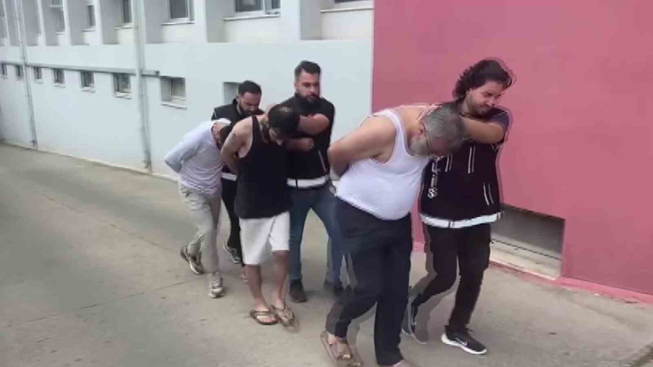 Adana’da 4 kilo metamfetamin yakalattılar, "Kahve içiyorduk" savunması yaptılar
