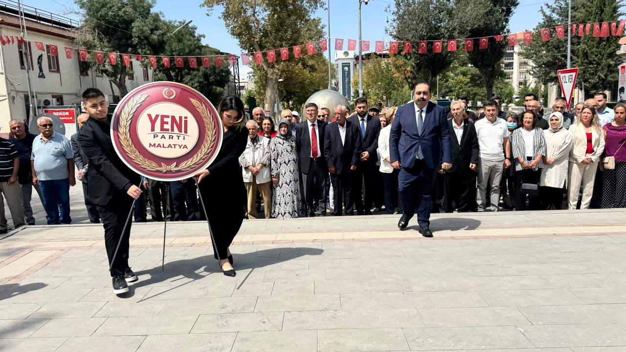 YENİ Parti’den 30 Ağustos’ta İlk Çelenk