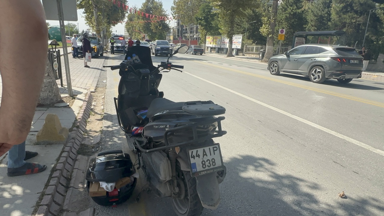 İnönü Caddesi’nde Kurye Kazada Yaralandı