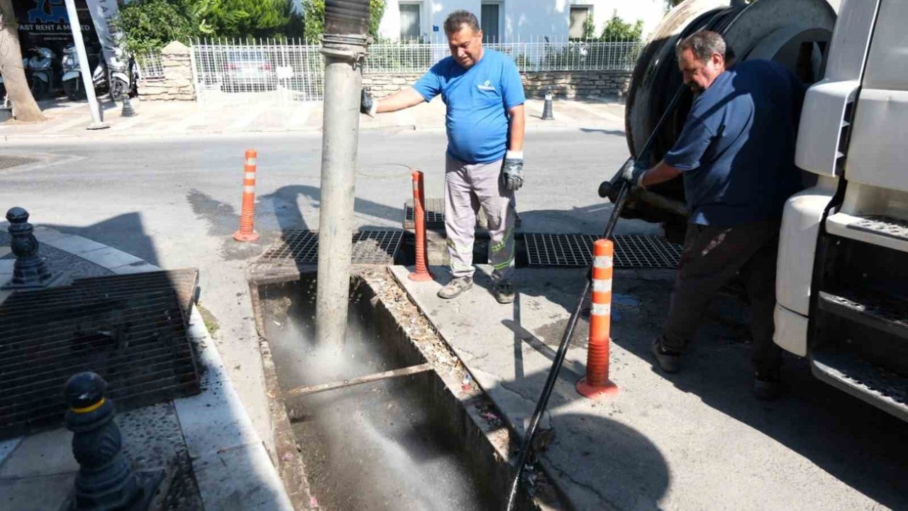 Bodrum’da mazgal ve yağmur suyu hattı temizliği sürüyor
