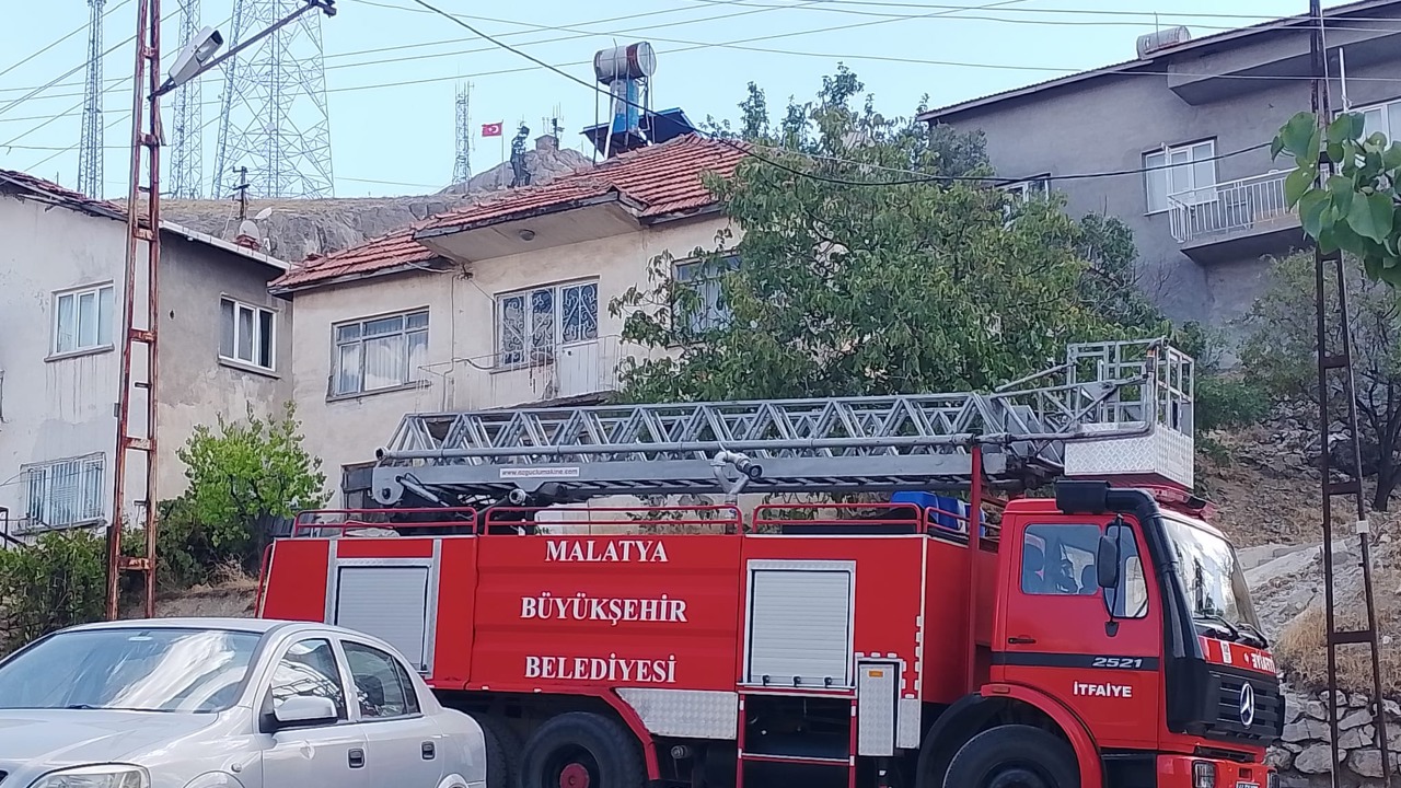 Malatya’nın Hekimhan ilçesinde 69 yaşındaki emekli öğretmen Erol K., yalnız yaşa