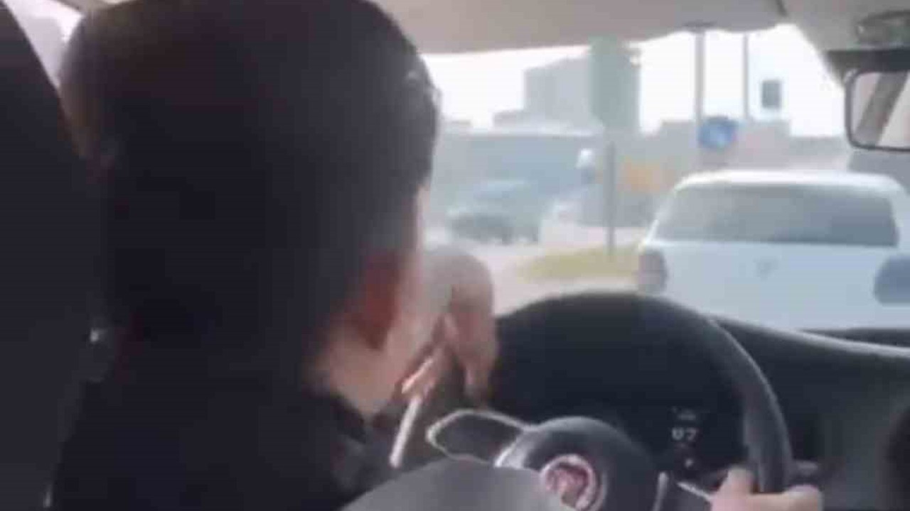 Bursa’da trafikte tehlikeli ’makas’: Direksiyon tutuşu pes dedirtti
