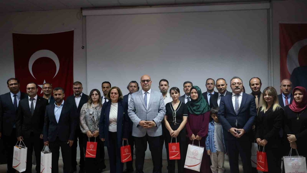 Van’da "Eğitimde İyi Örnekler" ödülleri sahiplerini buldu
