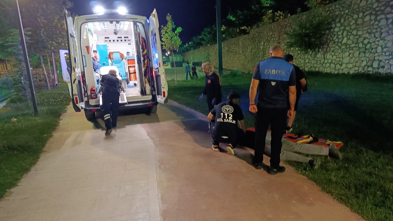 Battalgazi ilçesinde elektrikli scooter’dan düşen bir kişi yaralandı. Yaralıya i