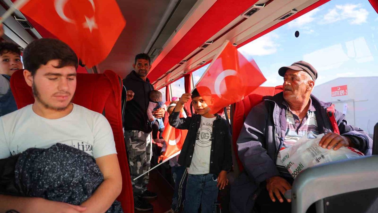 Suriyelilerin  ülkelerine geri dönüşü sürüyor
