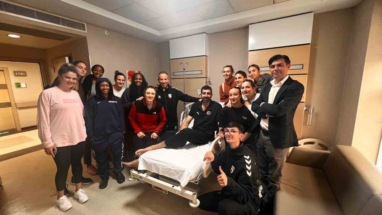 Ameliyat olan Solak’a kadın basketbolculardan ziyaret
