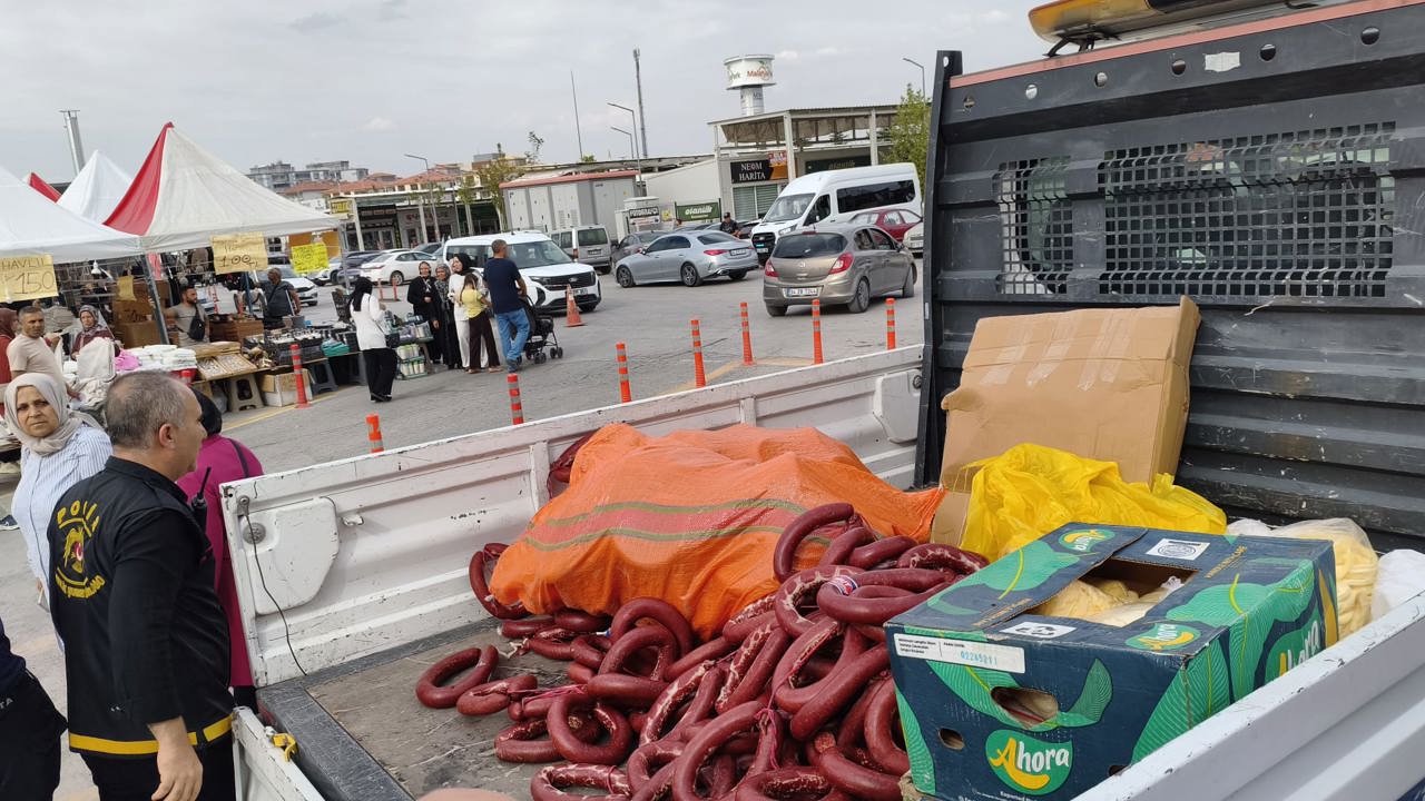 Malatya’daki yöresel ürünler fuarında 380 kilogram ürün imhaya gönderilirken, yü